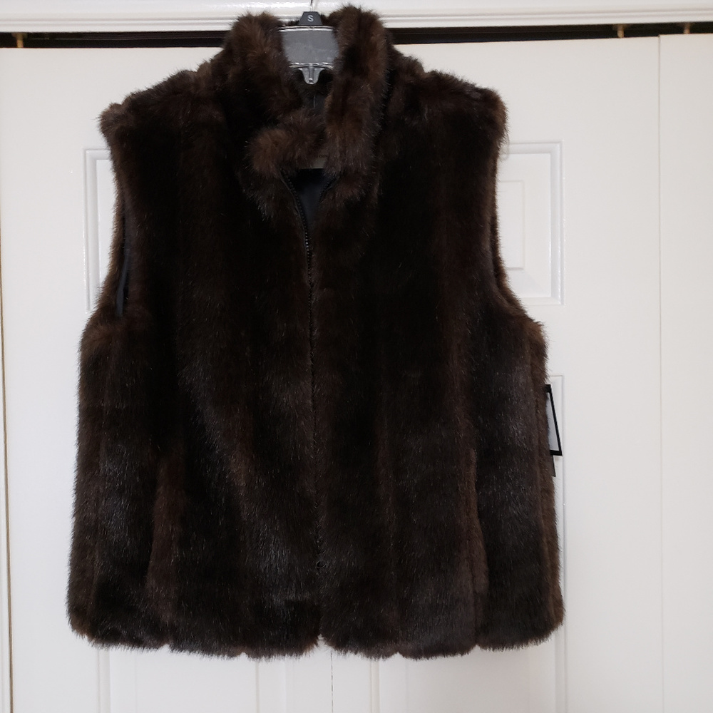 BROWN FAUX FUR ZIP VEST SIZE MEDIUM NWT